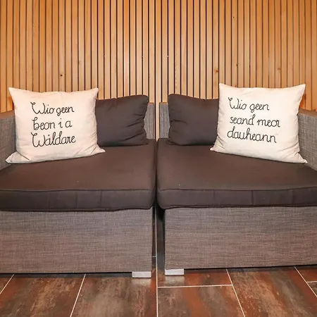 公寓 Moderne Ferienwohnung In *